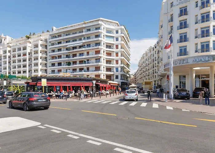 Cannes: Croisette Quartier Martinez - 90m² Cannes