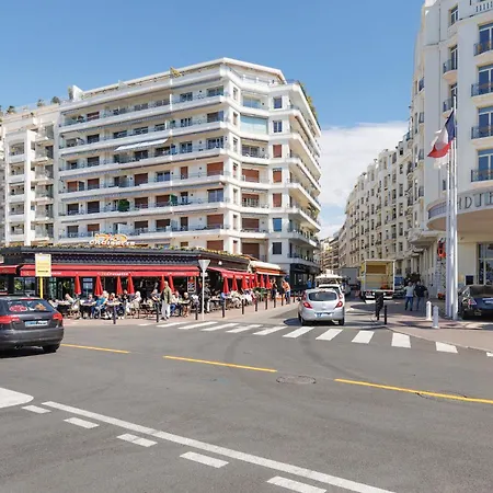 Cannes: Croisette Quartier Martinez - 90m² קאן