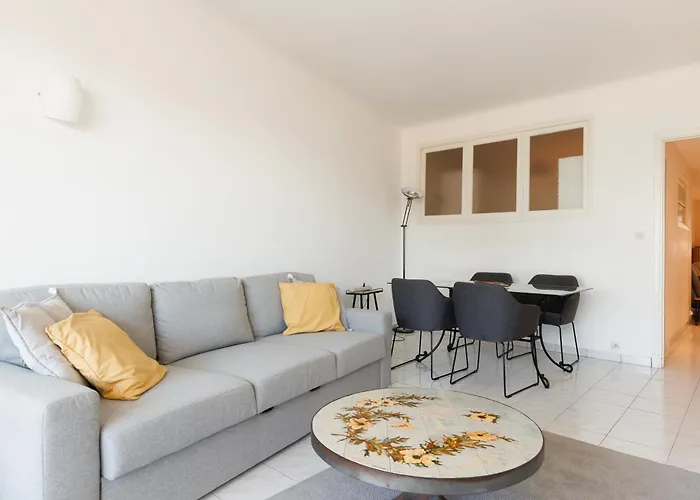 Cannes: Croisette Quartier Martinez - 90m² * קאן
